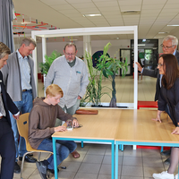 Interner Link: Förderverein Schülerforschung NF verteilt Käfer in Bredstedter Schule